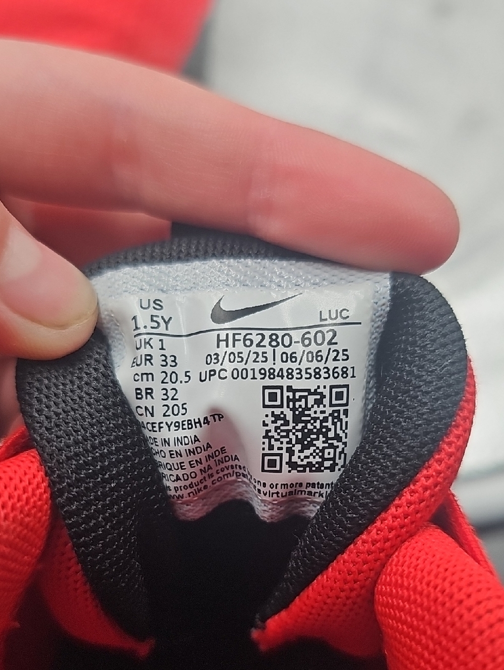 R Red And Black Nike Shoes Size 1.5y - Picture 7 of 7